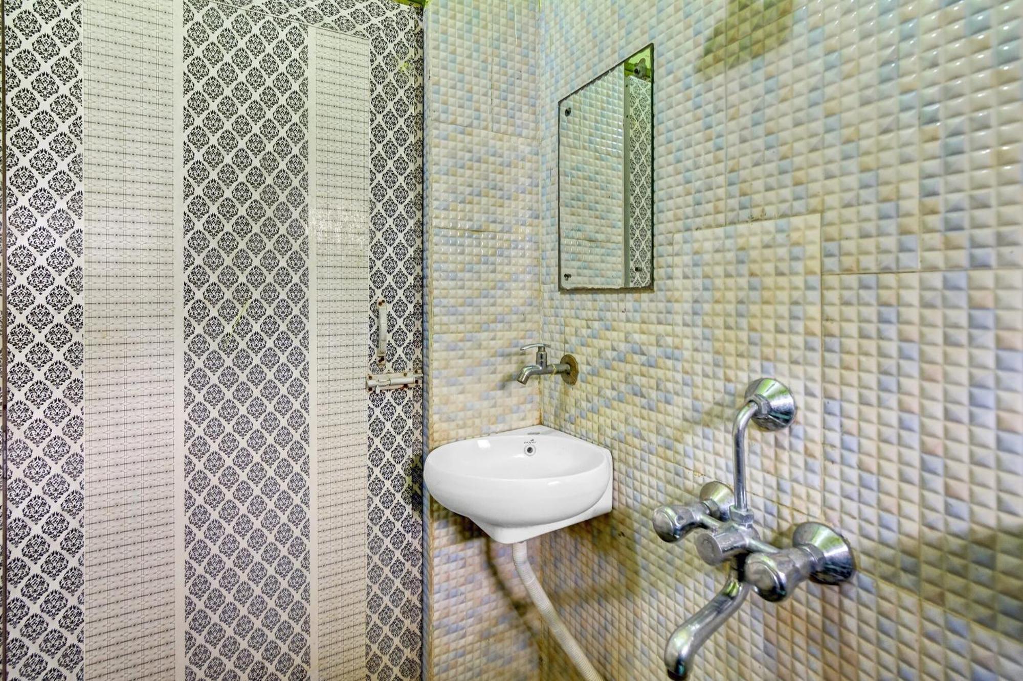 Hotel O Ankit Guest House Kolkata Exterior photo